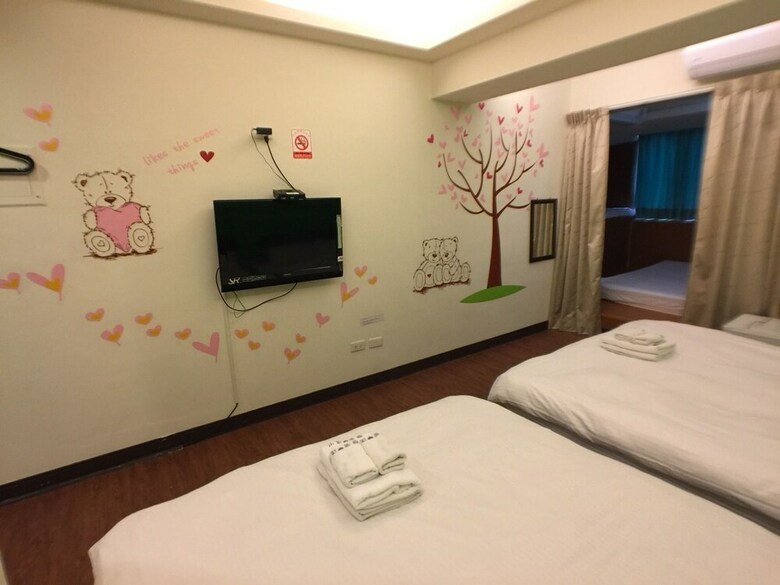 Love Fenjia Colorful Hotel