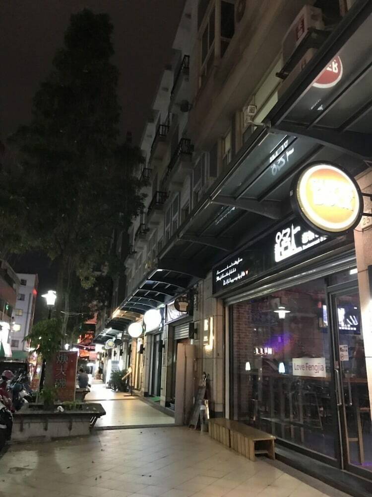 Love Fenjia Colorful Hotel