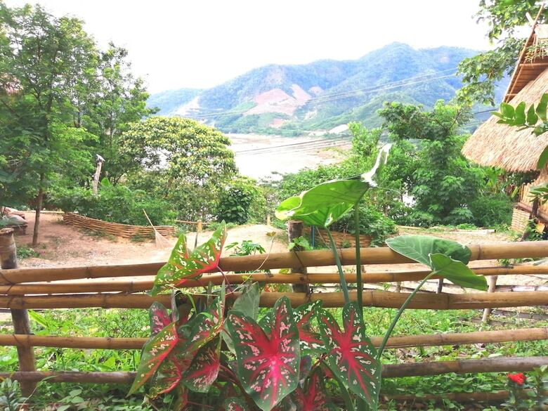 Hotel Art Khamu Homestay