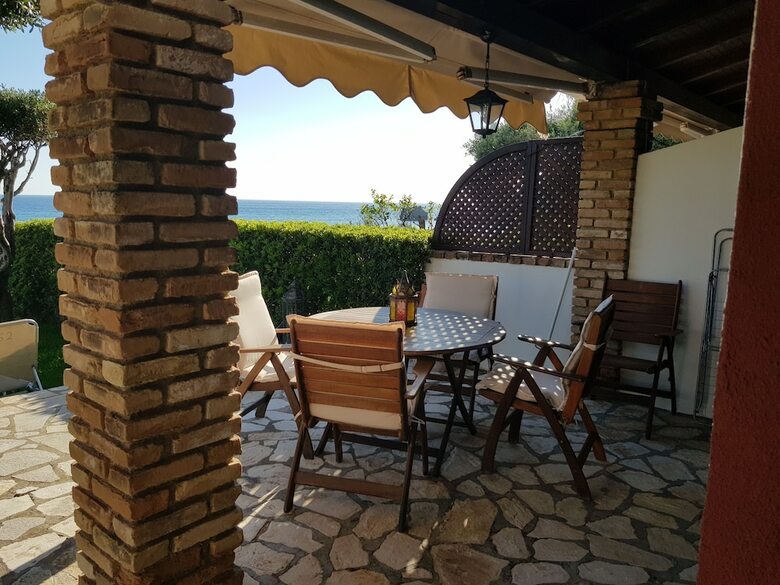Menigos Aa1g No52 Beachfront 3bdr Villa