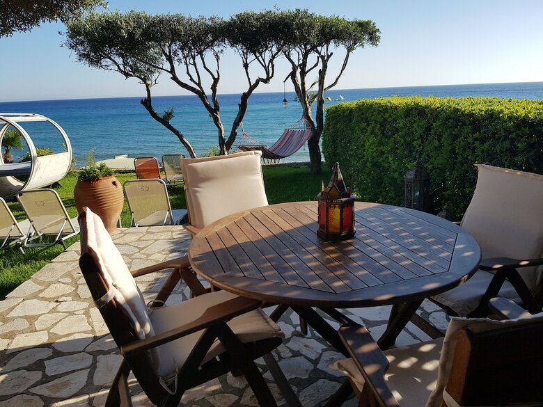 Menigos Aa1g No52 Beachfront 3bdr Villa