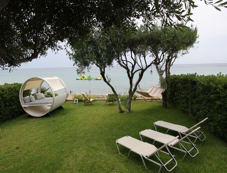 Menigos Aa1g No52 Beachfront 3bdr Villa