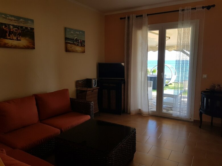 Menigos Aa1g No52 Beachfront 3bdr Villa