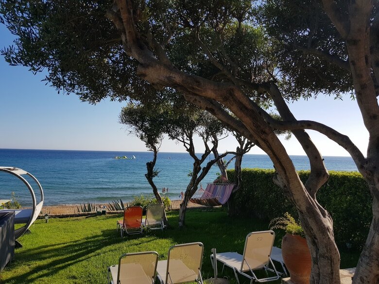 Menigos Aa1g No52 Beachfront 3bdr Villa