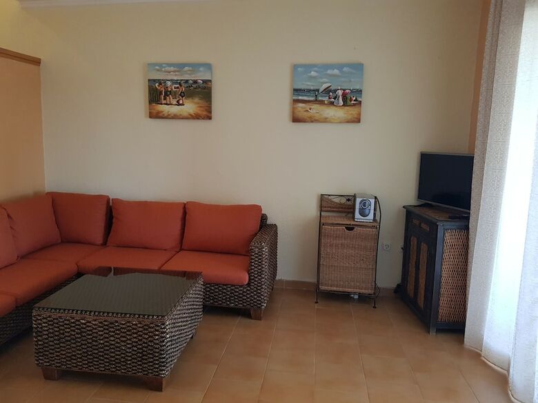 Menigos Aa1g No52 Beachfront 3bdr Villa