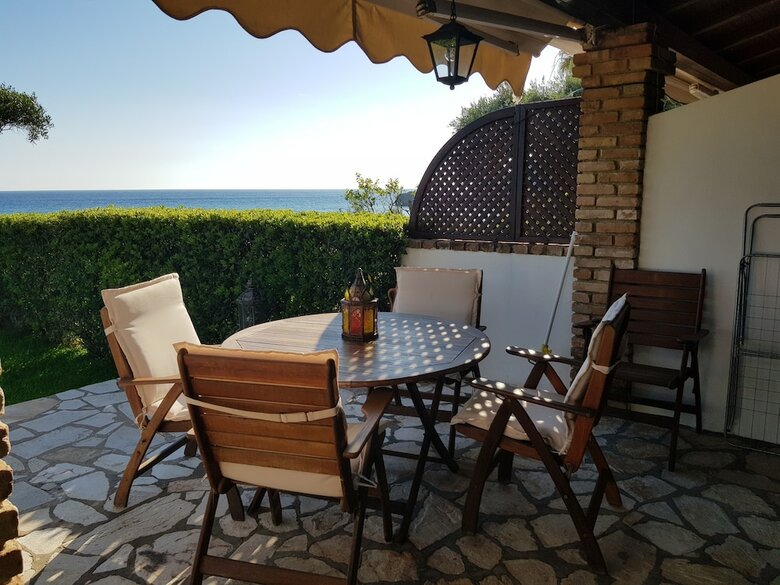 Menigos Aa1g No52 Beachfront 3bdr Villa