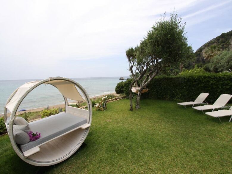Menigos Aa1g No52 Beachfront 3bdr Villa