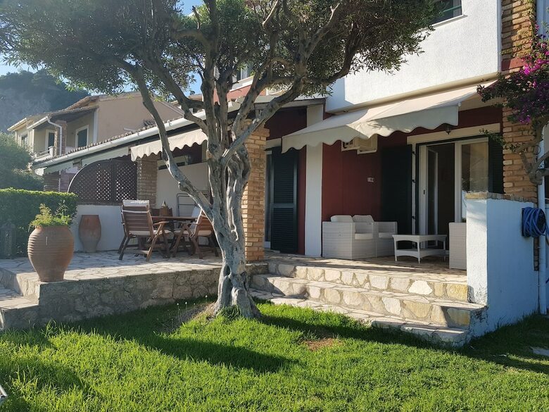 Menigos Aa1g No52 Beachfront 3bdr Villa