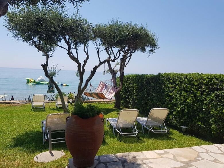 Menigos Aa1g No52 Beachfront 3bdr Villa