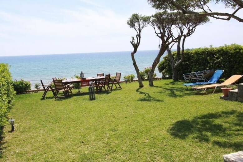 Menigos Aa1g No52 Beachfront 3bdr Villa