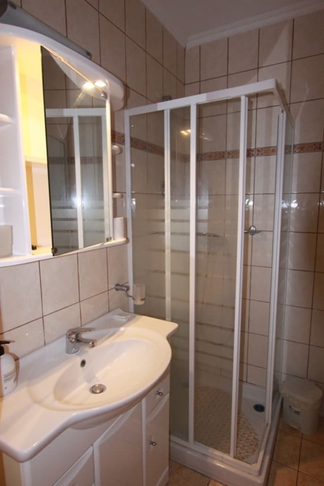 Menigos Aa1g No52 Beachfront 3bdr Villa