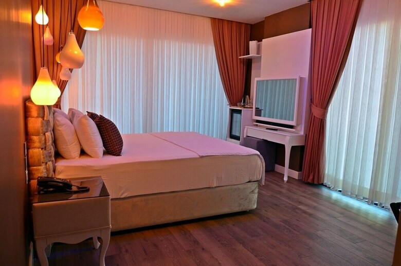 Hotel Ferush Otel