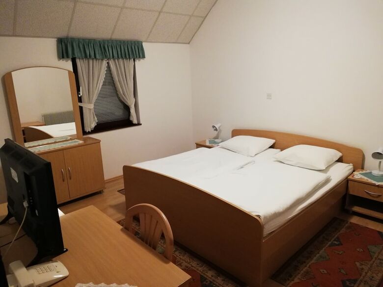 Hotel Pension Preno?i??a Mraz