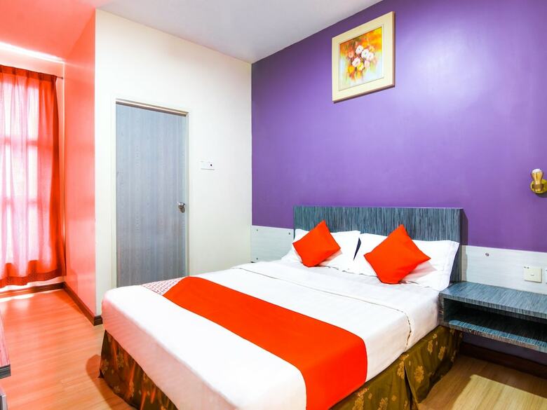 Oyo 43930 Hotel Esplanade