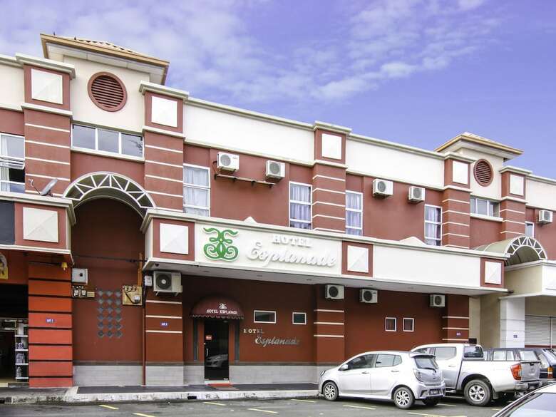 Oyo 43930 Hotel Esplanade