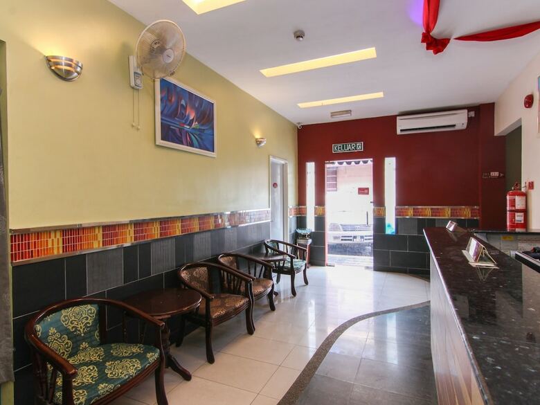 Oyo 43930 Hotel Esplanade