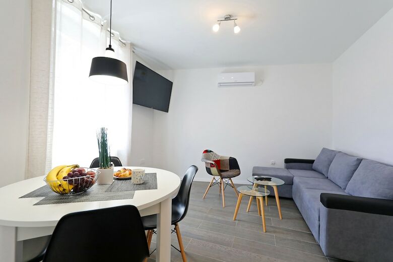 Hotel Pyrotima Apartments