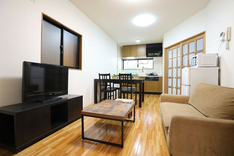 Tsuru House