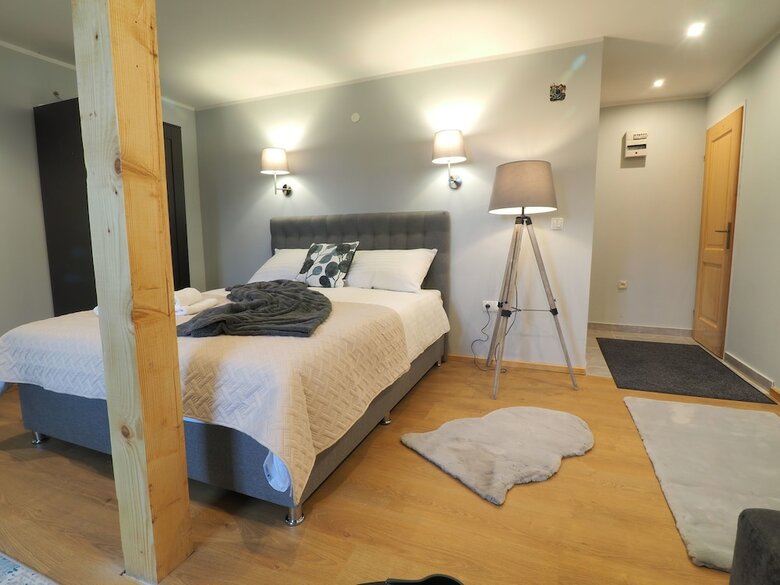 Apartments And Rooms Sara Latin