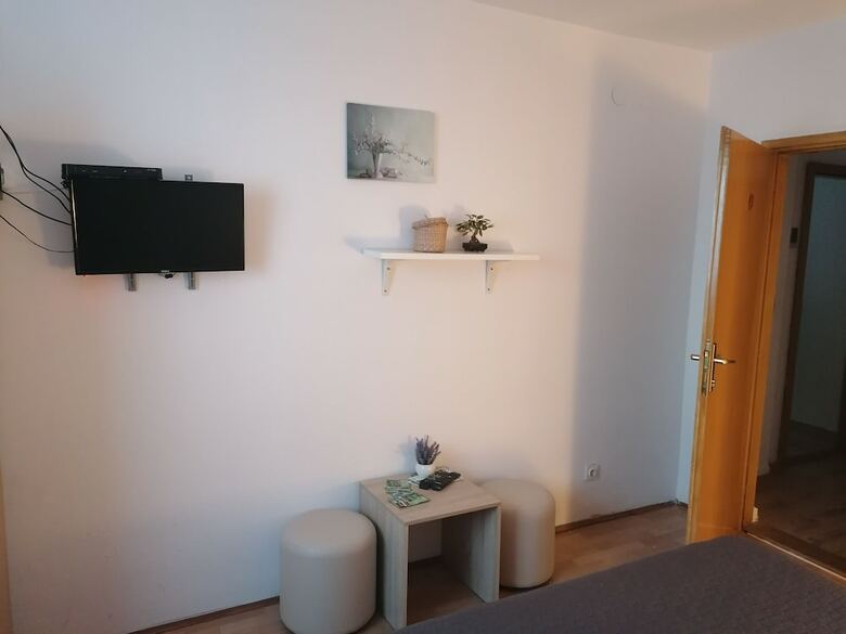 Apartment And Rooms Nevenka