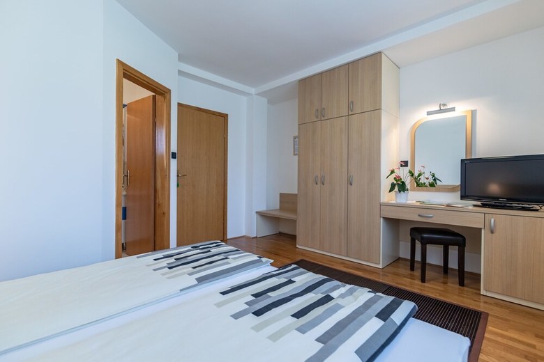 Apartments And Room Robert