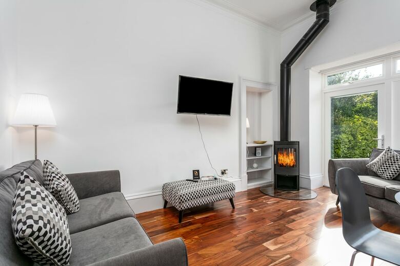 Cunningham Residence- Donnini Apartments