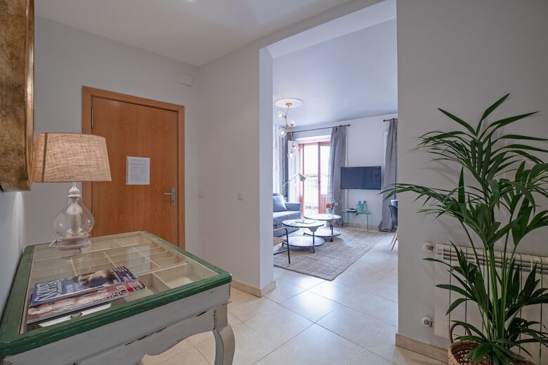 Apartamentos Apto La Latina Plaza Cascorro Ecm18