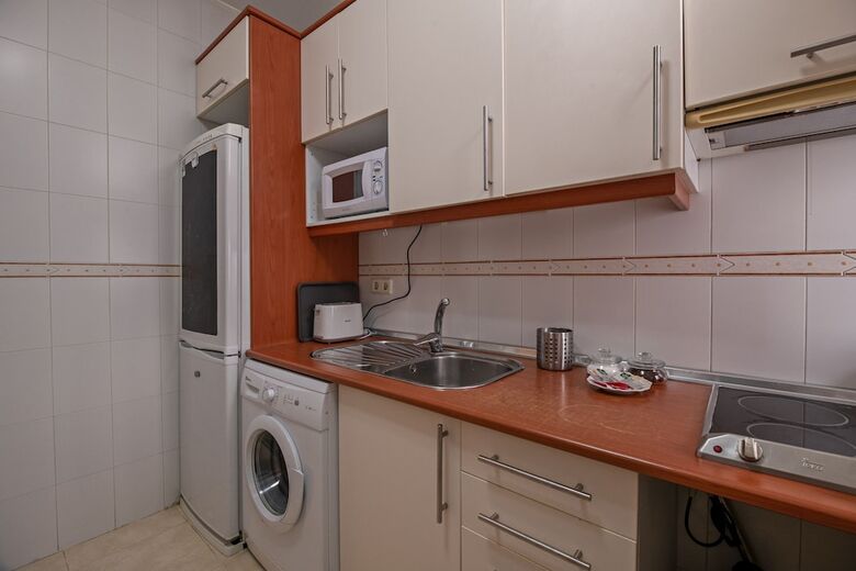 Apartamentos Apto La Latina Plaza Cascorro Ecm18