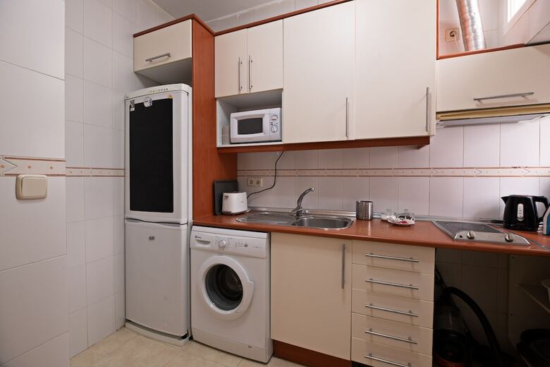 Apartamentos Apto La Latina Plaza Cascorro Ecm18