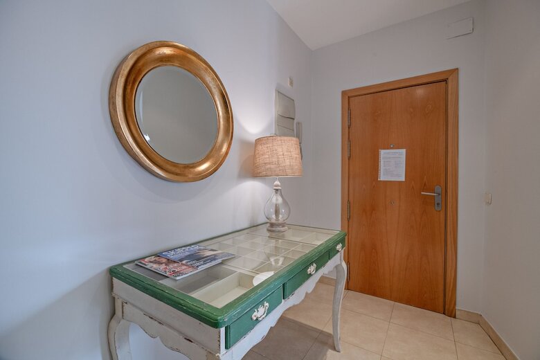 Apartamentos Apto La Latina Plaza Cascorro Ecm18