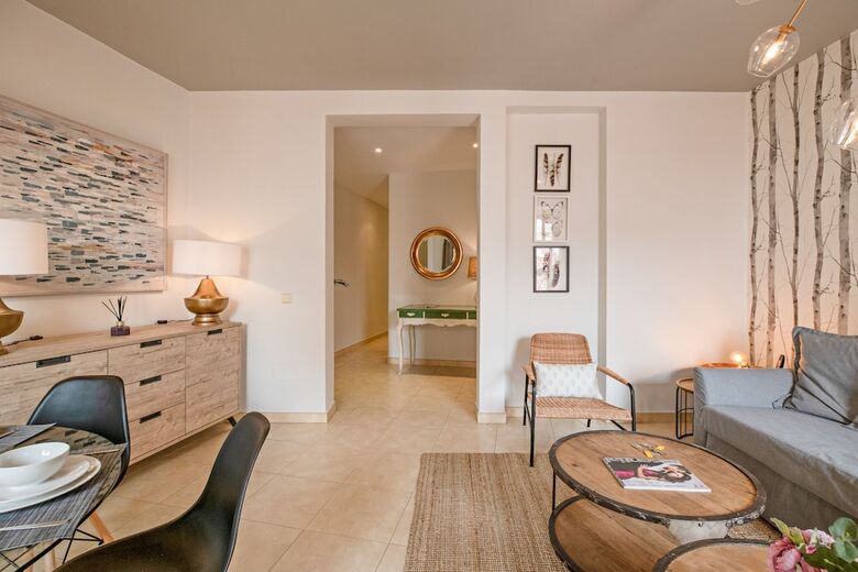 Apartamentos Apto La Latina Plaza Cascorro Ecm18