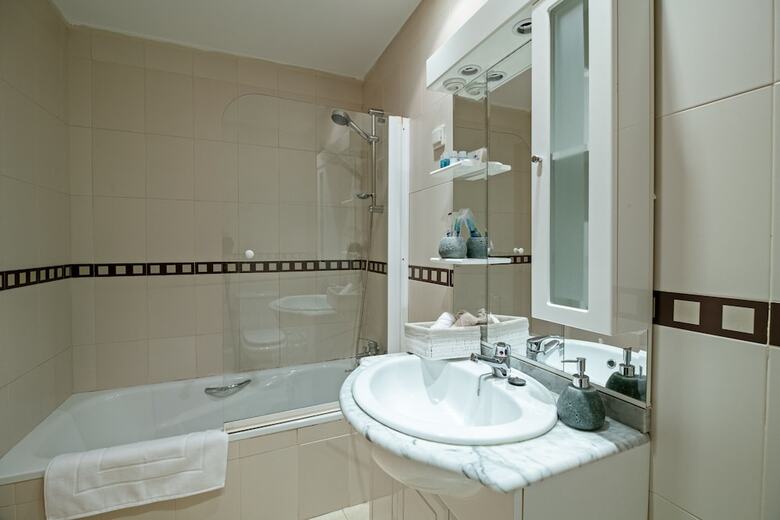 Apartamentos Apto La Latina Plaza Cascorro Ecm18
