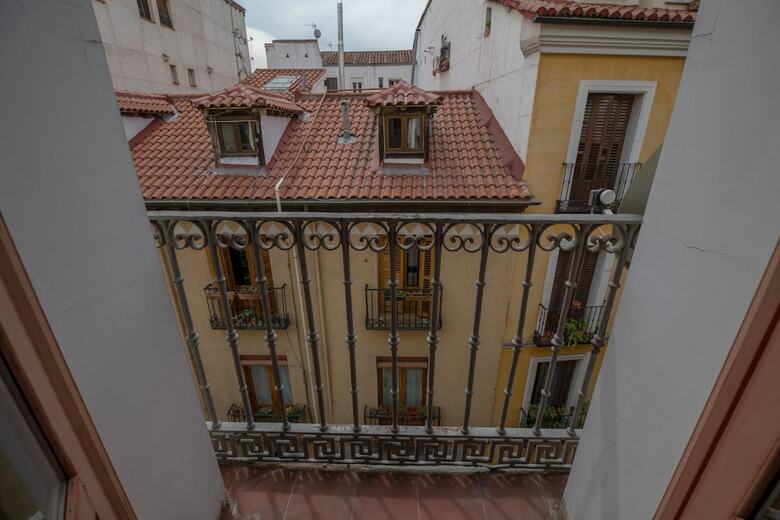Apartamentos Apto La Latina Plaza Cascorro Ecm18