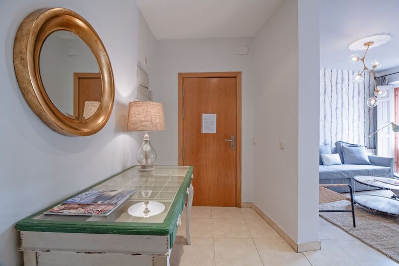Apartamentos Apto La Latina Plaza Cascorro Ecm18
