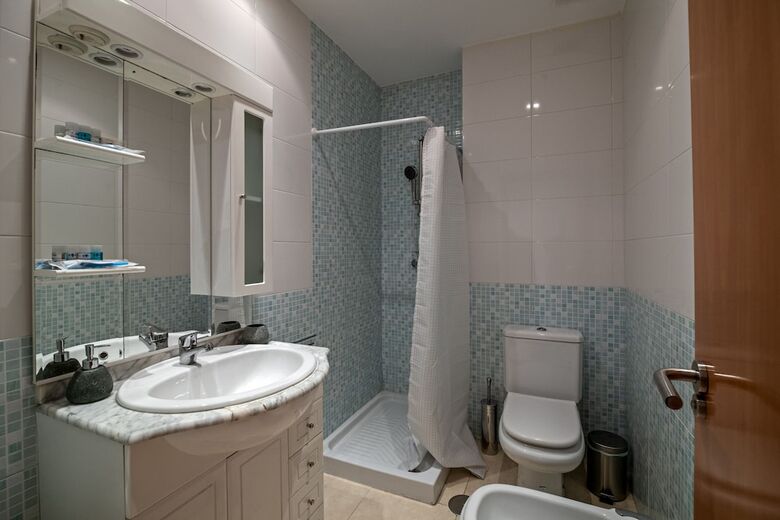 Apartamentos Apto La Latina Plaza Cascorro Ecm18