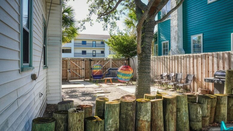 Tropical Beach Escape 3110