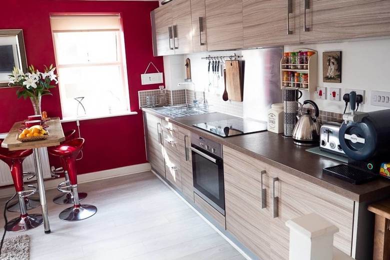 Modern Canalside City Townhouse - Parking & Garden