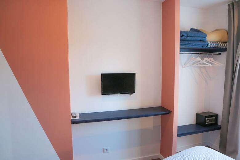 Hostal Caminha Hostel & Suites