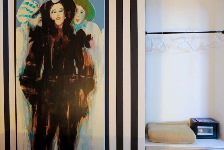 Hostal Caminha Hostel & Suites