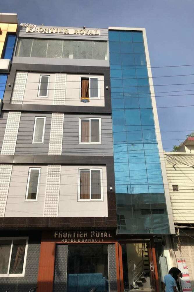 Hotel Frontier Royal