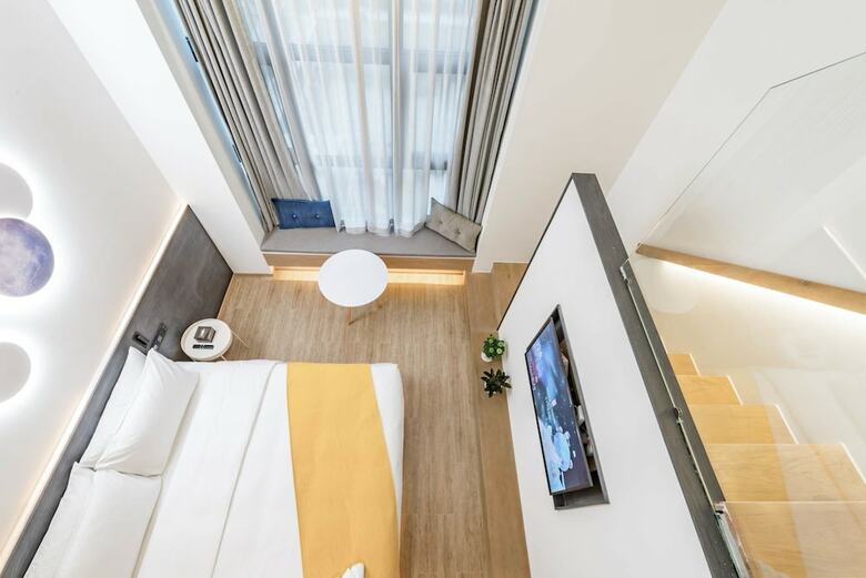 Rezen Sunbow Hotel