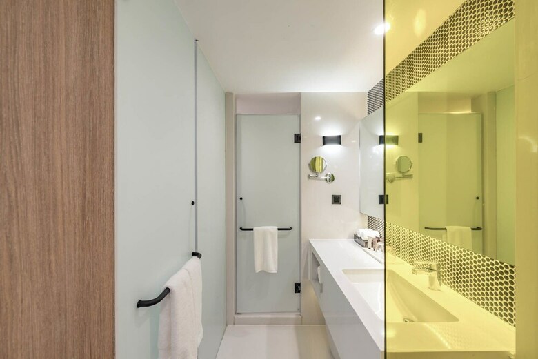 Rezen Sunbow Hotel