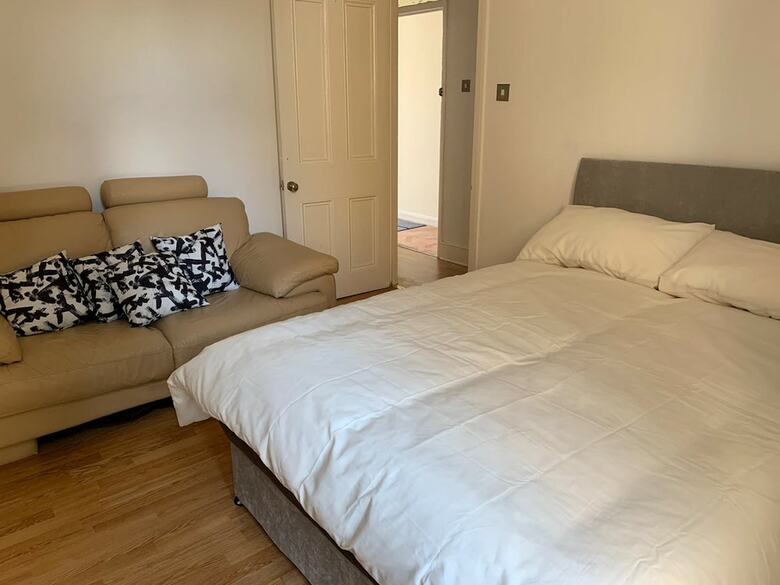 Convenient Catford Apartment