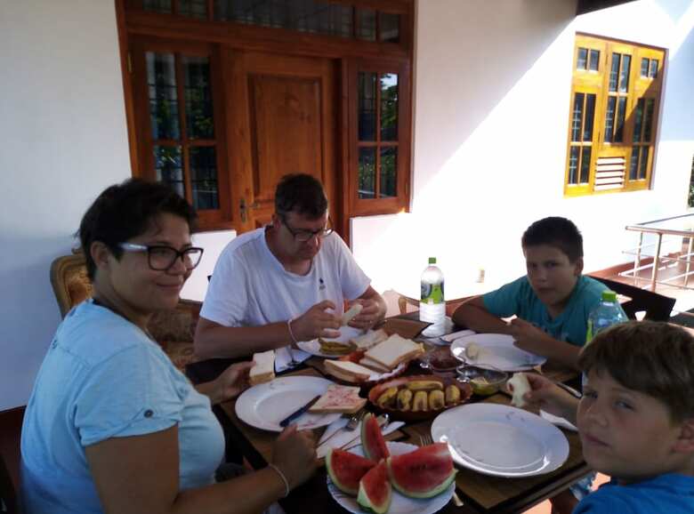 Hotel Senuri Home Stay