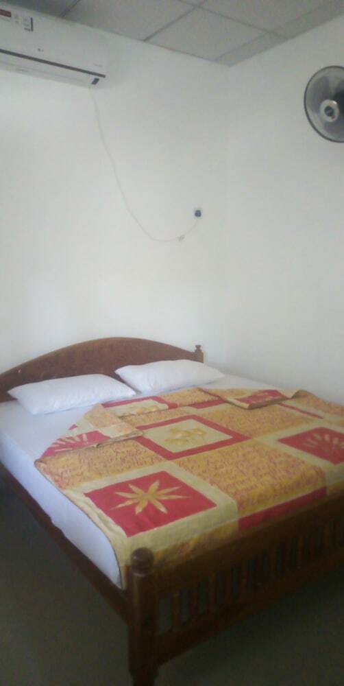 Hotel Senuri Home Stay