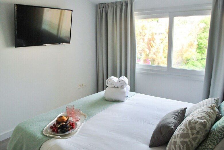 Apartamentos Living4torremolinos  Sea Breeze