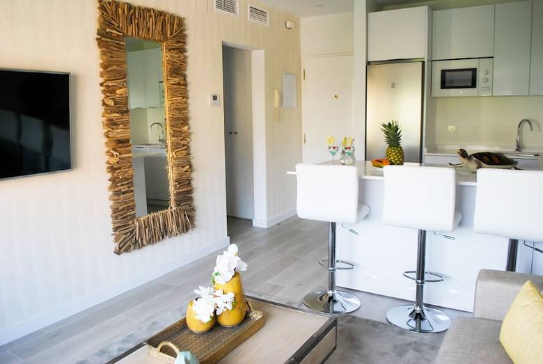 Apartamentos Living4torremolinos  Sea Breeze