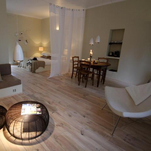 Hostal La Buissonniere & Brasserie