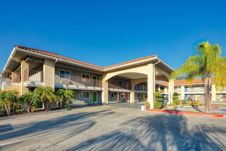 Hotel Signature Temecula