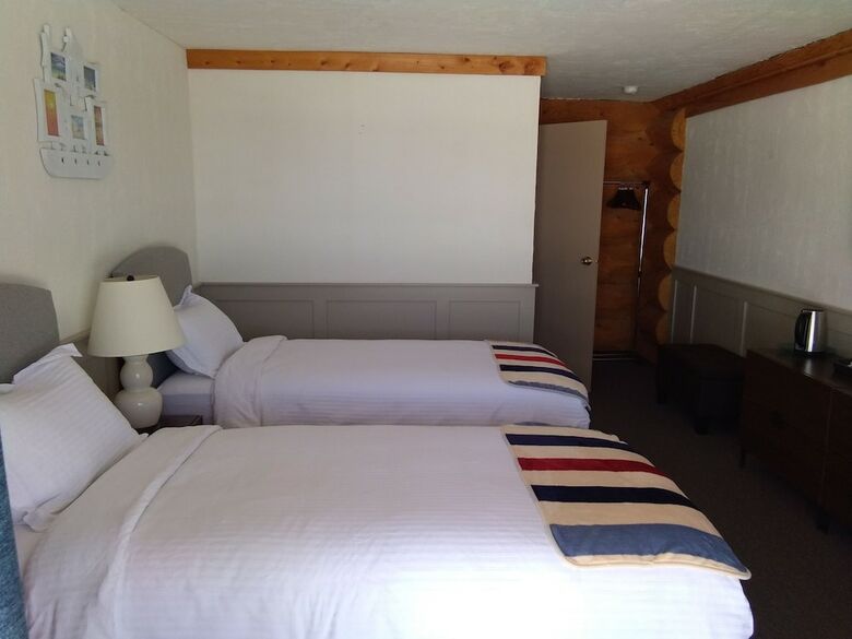 Bed & Breakfast Cariboo Log Guest House